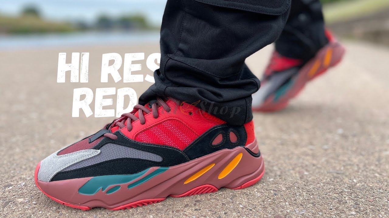 Adidas tạo bất ngờ với Yeezy Boost 700 HI-RES RED