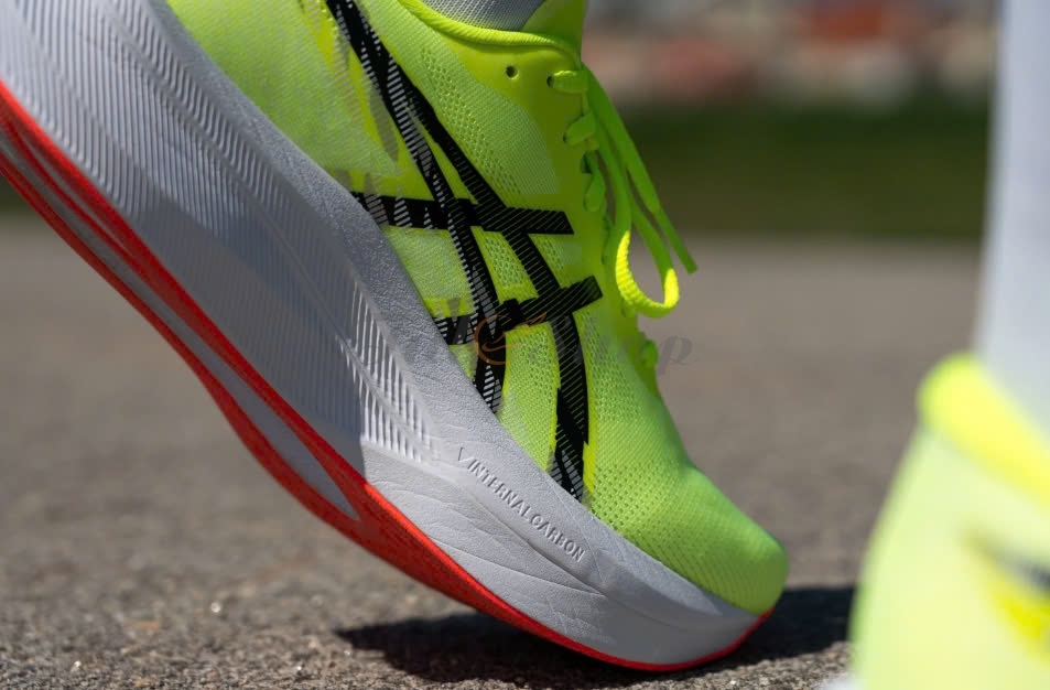 Giày chạy bộ Asics