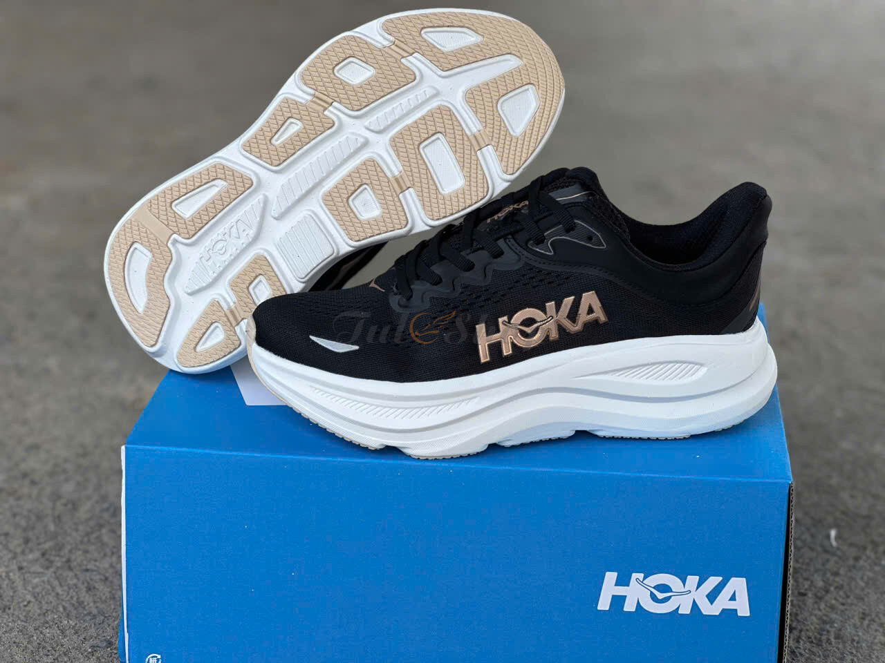 Hoka Bondi 9 Black Gold