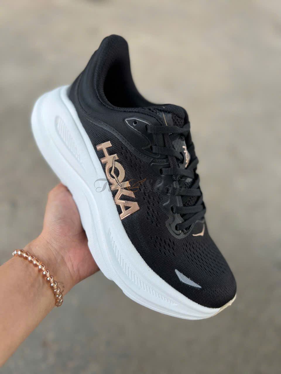 Hoka Bondi 9 Black Gold