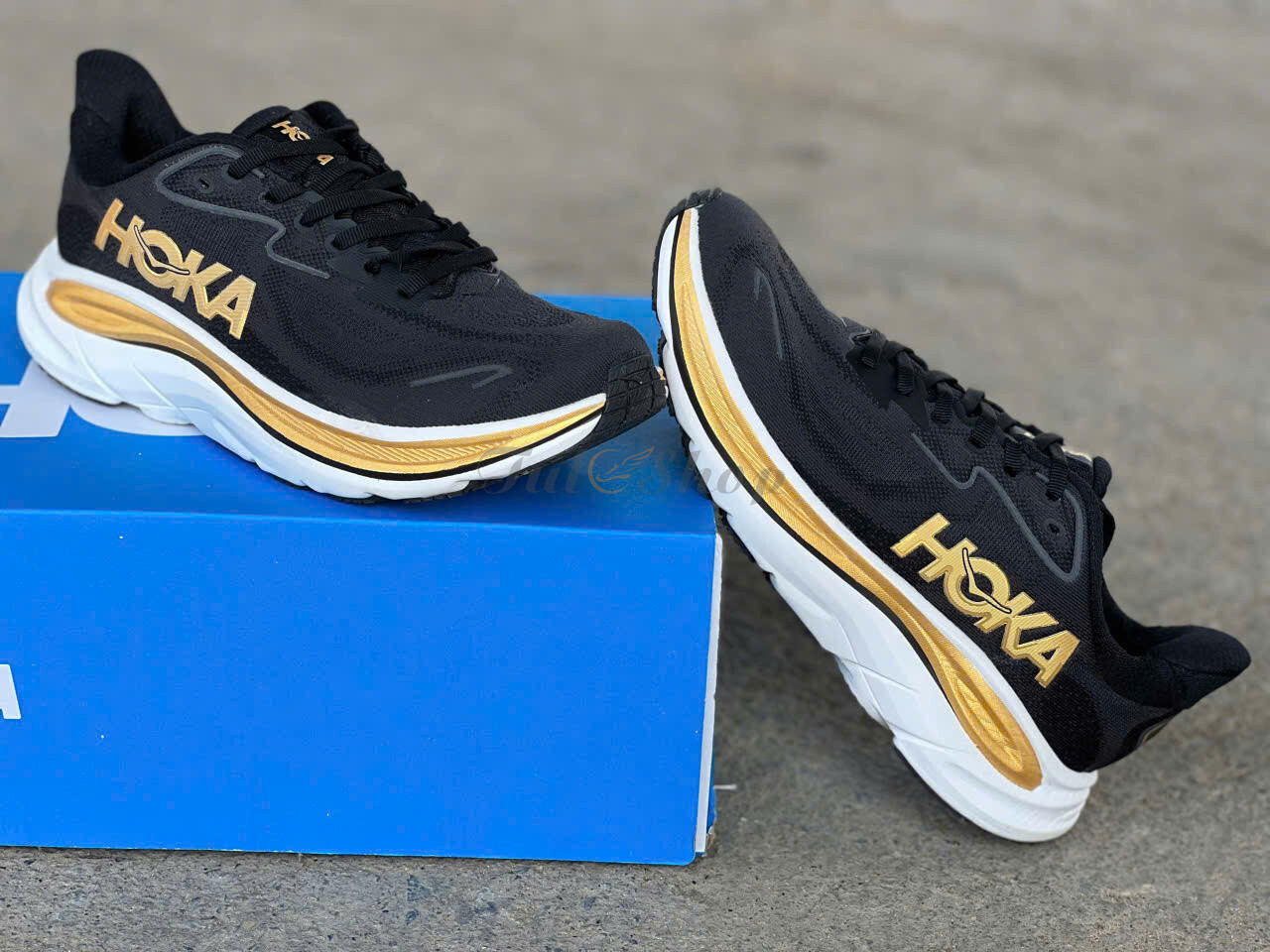 Hoka Clifton 10 Black Gold