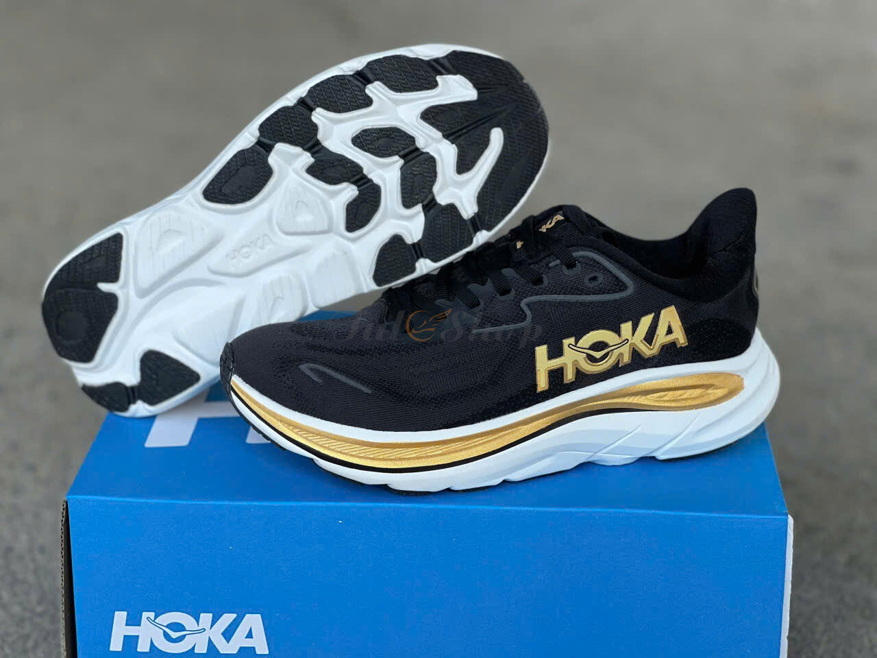 Hoka Clifton 10 Black Gold