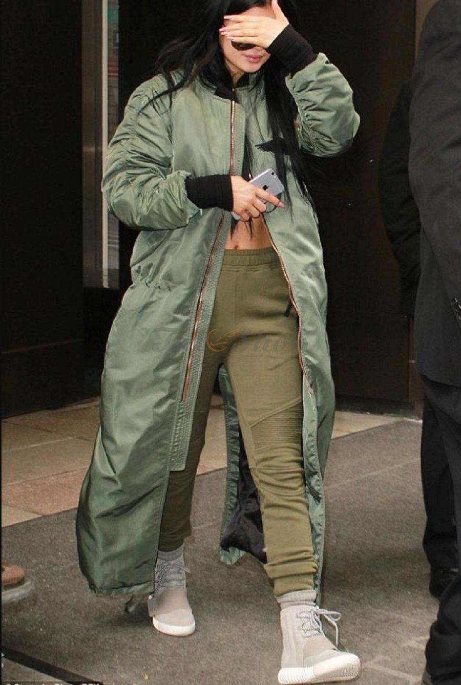 Mách bạn cách mix đồ chuẩn cá tính với Yeezy 750 mới nhất