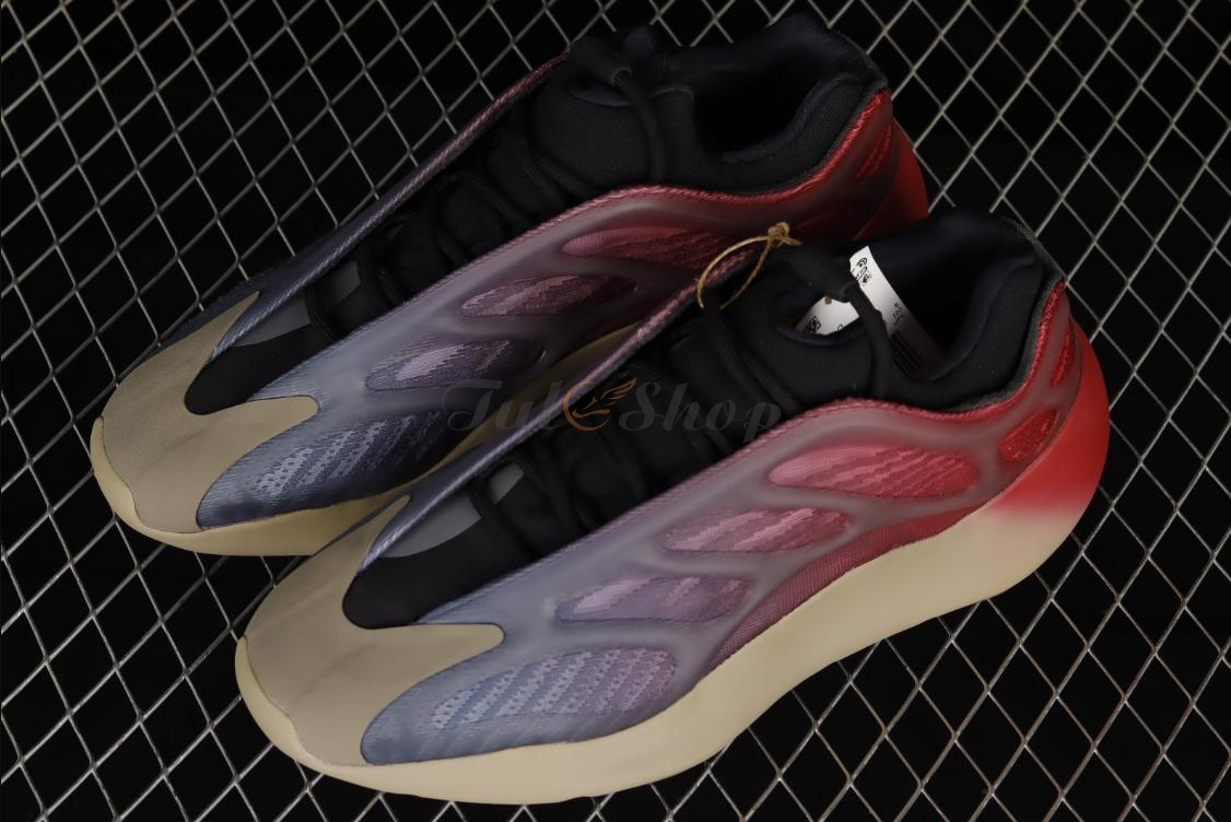 Yeezy 700 V3 Fade Carbon có bản màu Cực Dị nhất