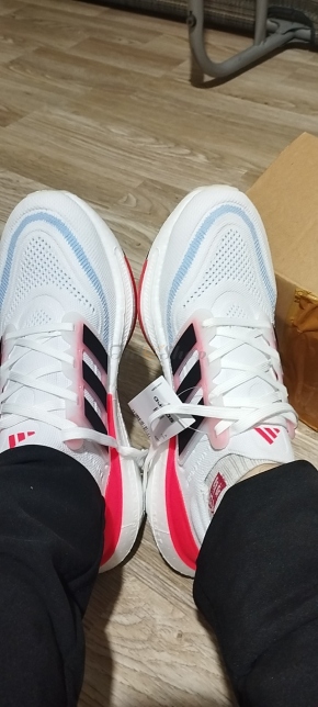 Ultraboost Light Cloud White / Solar Red