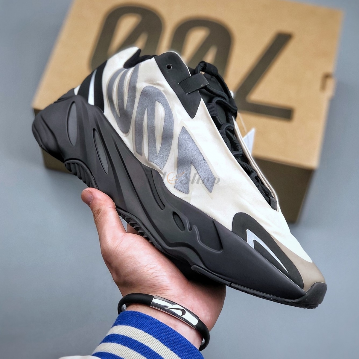 Adidas Yeezy 700 3M MNVN White Black