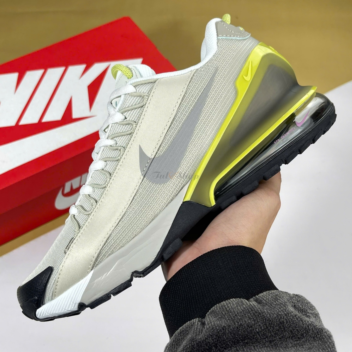 Air Max Pulse Roam Stone Light Bone