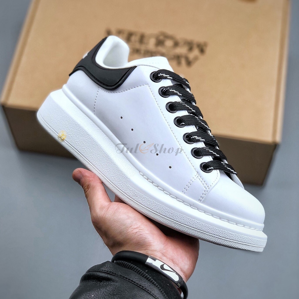 Mcqueen Trắng Gót Đen Dây Sọc