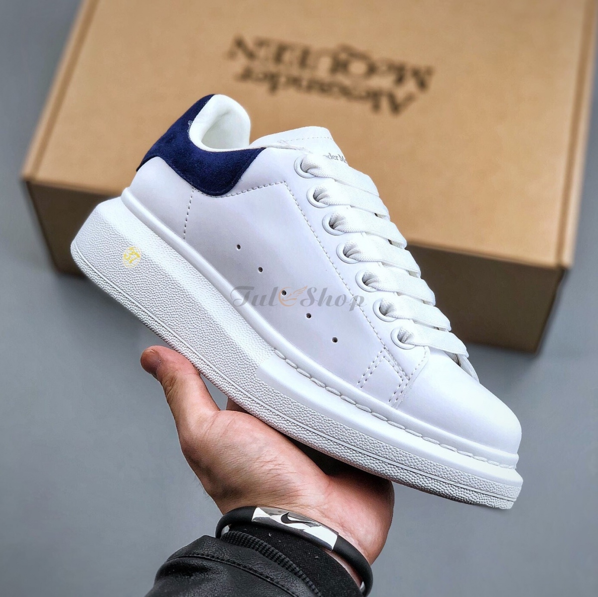 Mcqueen Trắng Gót Nhung Navy Tối
