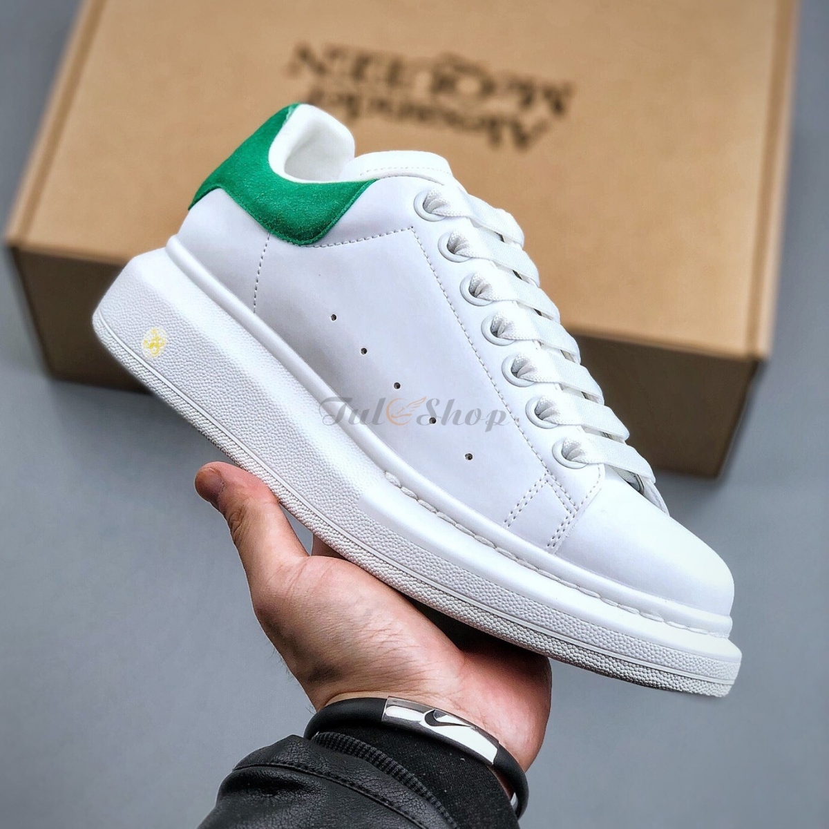 Mcqueen Trắng Gót Nhung Xanh Lá