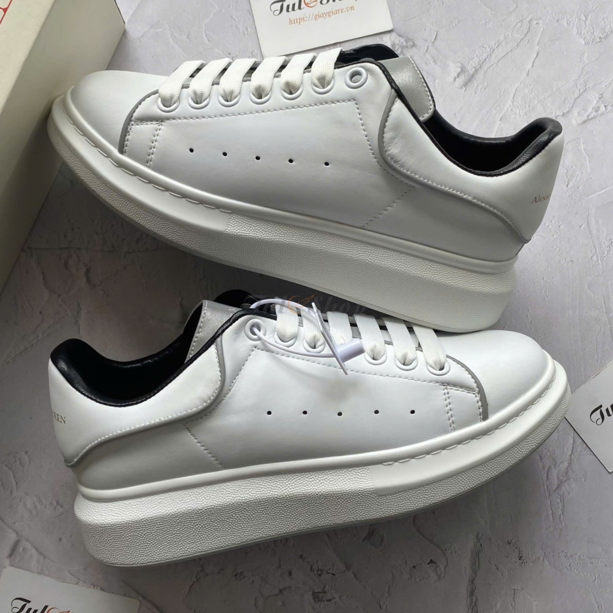 McQueen Trắng Phản Quang 1:1