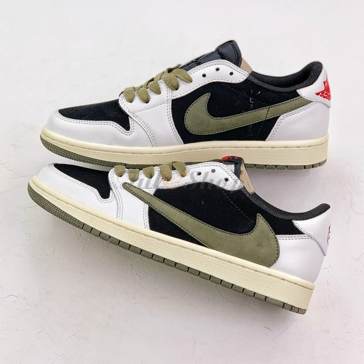 Nike Air Jordan 1 Low Travis Scott Oliver