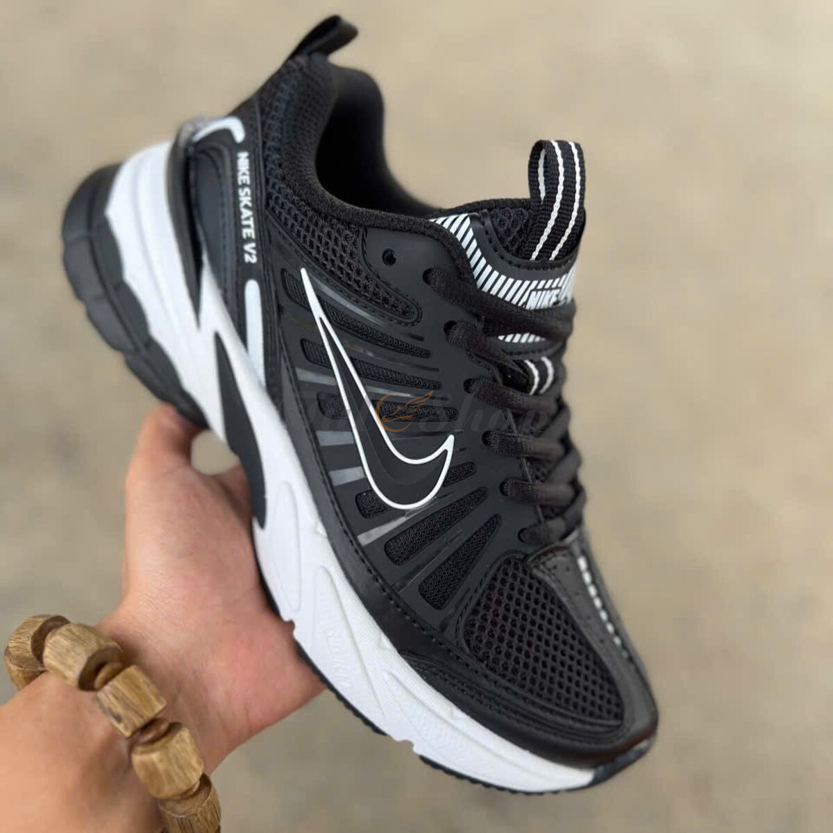 Nike Skate V2 Black White