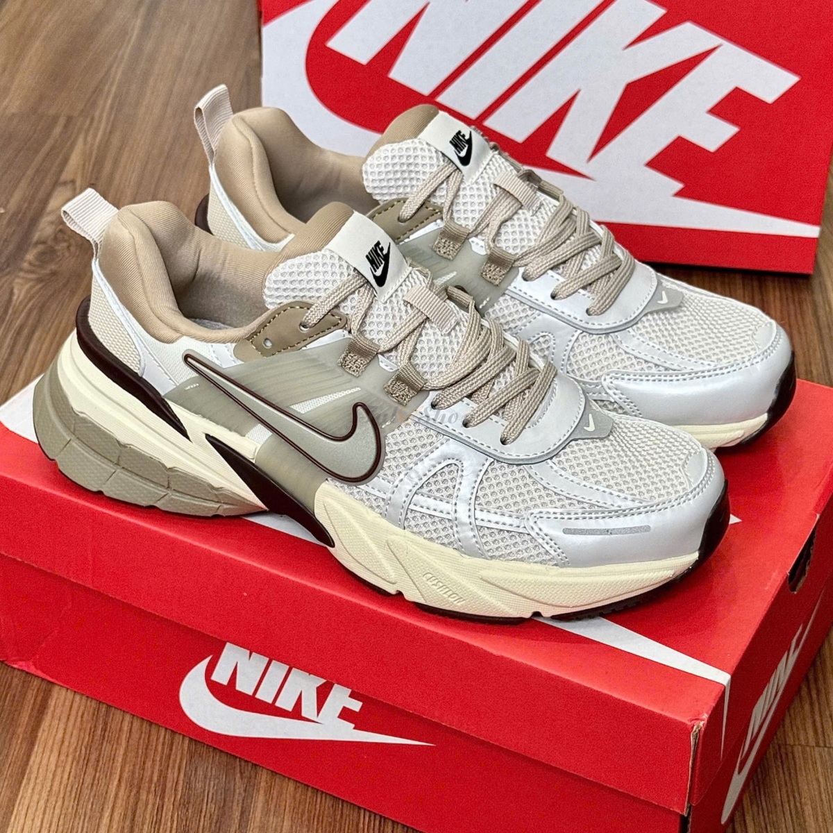 Nike V2K Runtekk Cream
