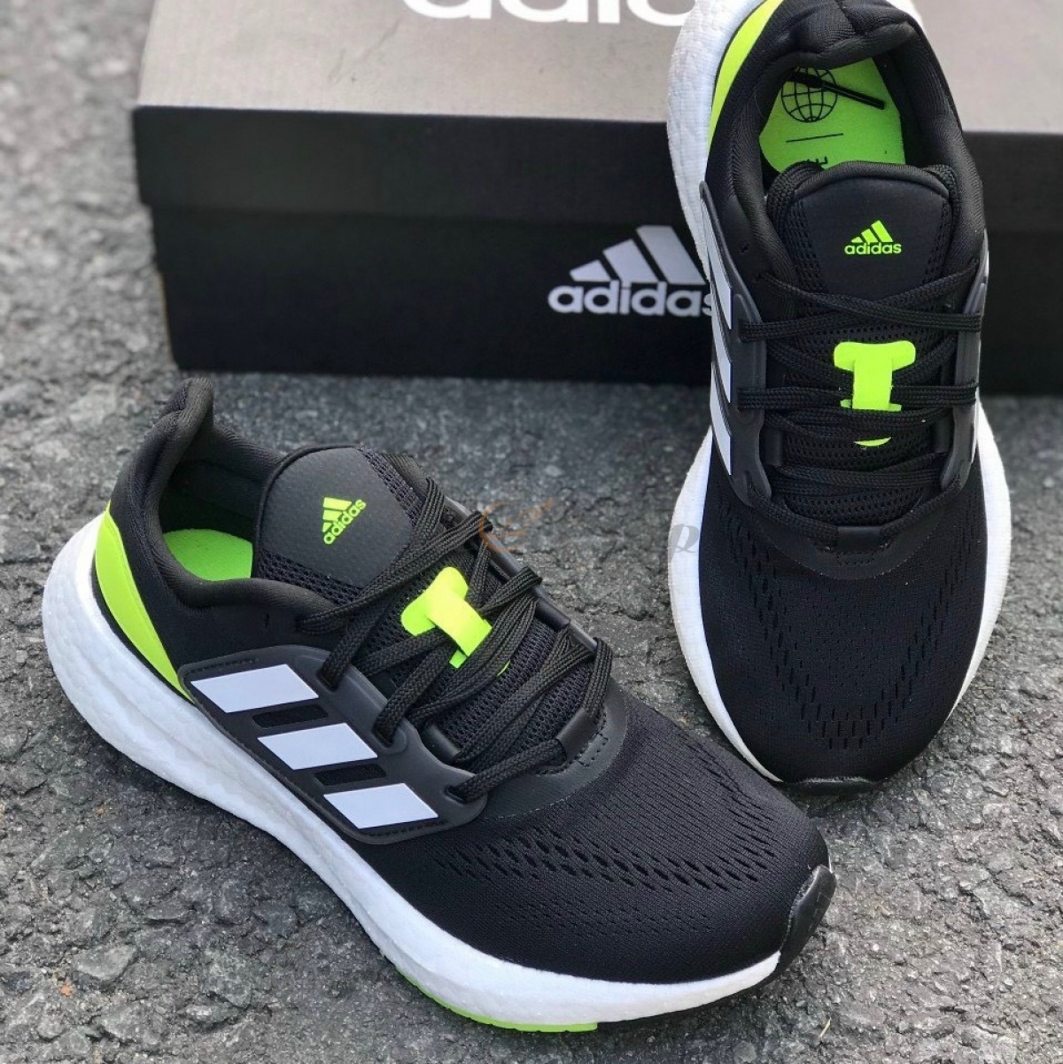 Pure Boost 23 Core Black Mint