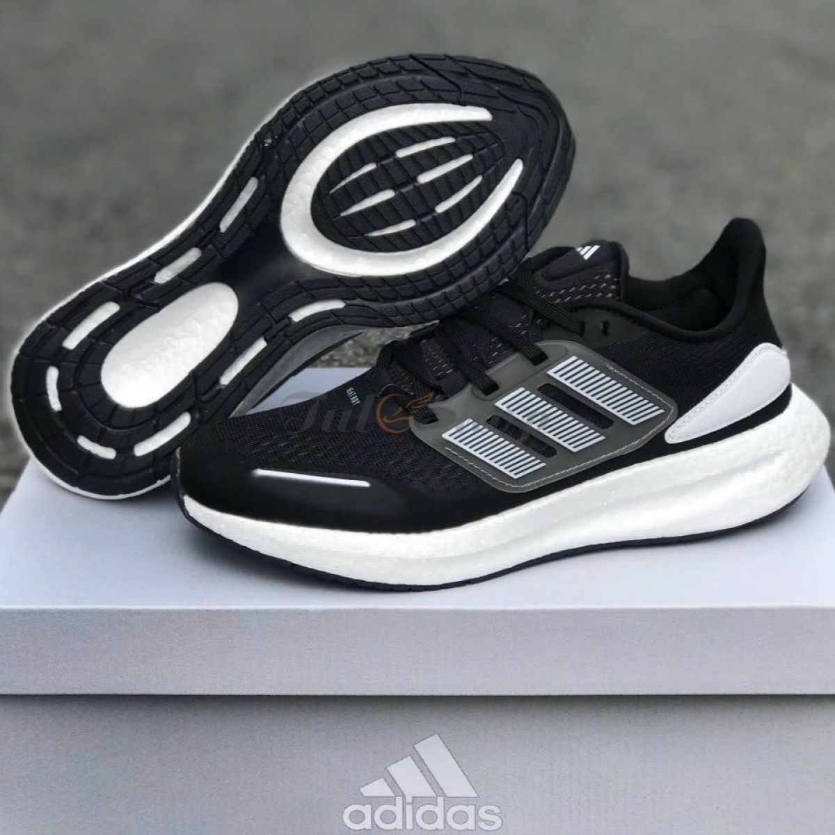 Pure Boost 23 Core Black