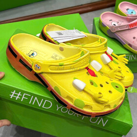 Dép Crocs Classic Clog SpongeBob SquarePants Yellow