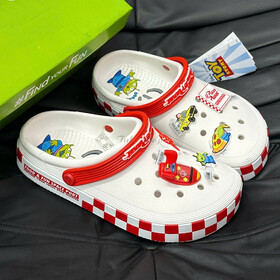 Dép Crocs Off-Court Clog x Toy Story Pizza Planet