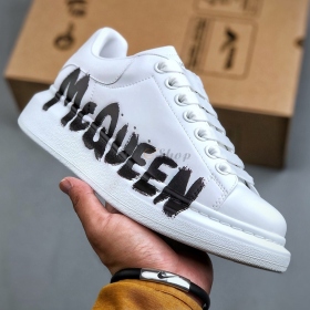 McQueen Trắng Full Chữ Sơn Đen