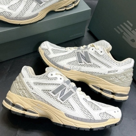New Balance 1906R Sea Salt Marblehead