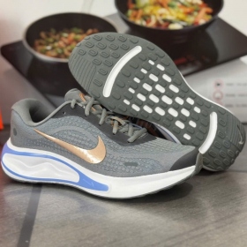 Nike Journey Run Cool Grey White Royal