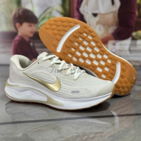 Nike Journey Run Phantom Neutral Olive