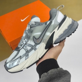 Nike V2K Runtekk Pure Platinum Wolf Grey